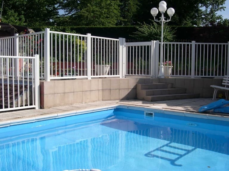Barrière piscine aluminium Les Portaliers Nançay